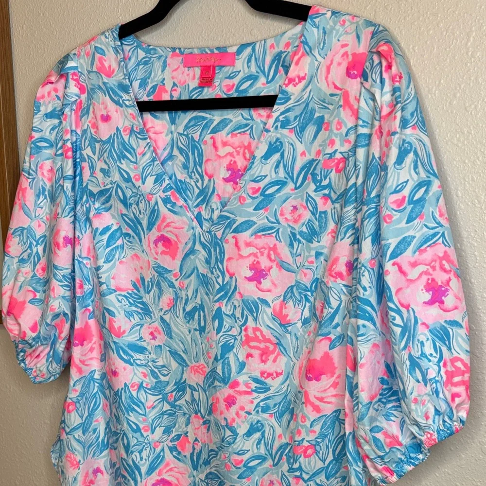 Lilly Pulitzer Ivee “Bondi Blue my Little Peony” Floral Puff Sleeve Cotton Vneck
